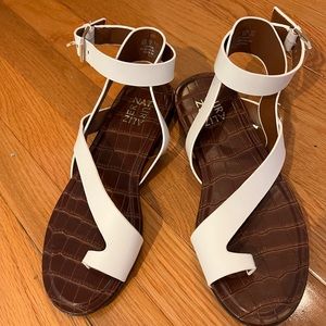 Naturalized sally sandal new without tags